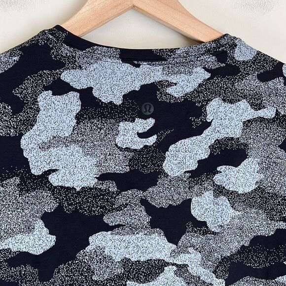 lululemon athletica Black and Gray Camouflage Crop Top - Picture 4 of 10